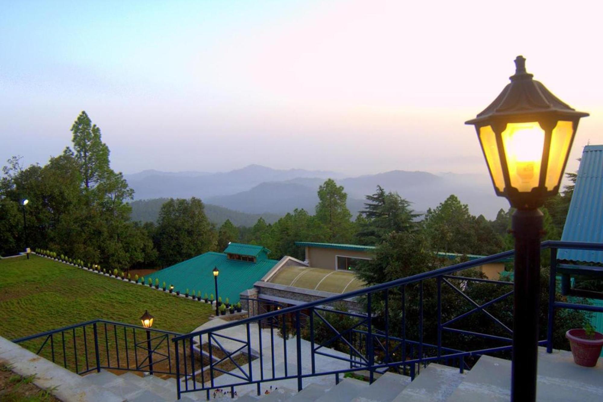 Blusalzz Escapade Anant Rasa Resort - Ranikhet Shitlakhet Buitenkant foto